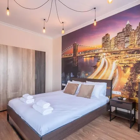 Hip Studio With Panoramic Views, Top Center