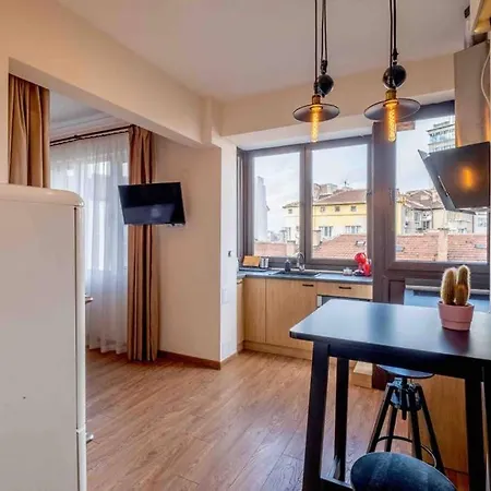 Hip Studio With Panoramic Views, Top Center Apartment Sofia